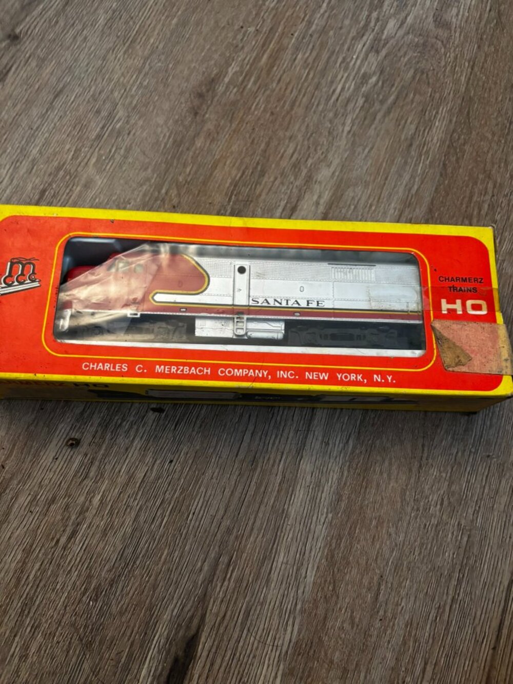 Charmerz 1343 Santa Fe Engine Locomotive Railroad train display w/box